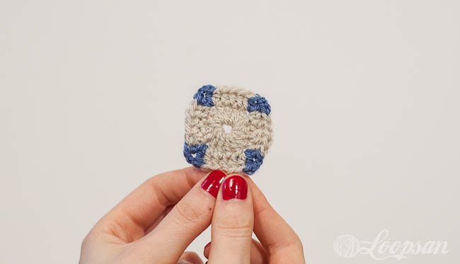 Tutorial: Carrying Colors in Granny Squares - Grid and Bloom